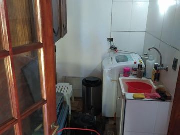 LATORRE PROP. VENDE HERMOSO CHALET DE 4 AMB CON PARQUE - A UNA CUADRA DE LA RUTA 11