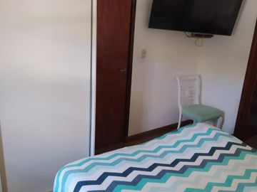 LATORRE PROP. VENDE HERMOSO CHALET DE 4 AMB CON PARQUE - A UNA CUADRA DE LA RUTA 11