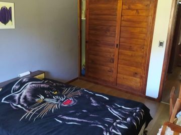 LATORRE PROP. VENDE HERMOSO CHALET DE 4 AMB CON PARQUE - A UNA CUADRA DE LA RUTA 11