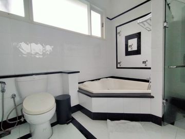 Town House di Cilandak dgn Kolam Renang & Unit Bagus Kondisi Semi Furnished HSE-A0523