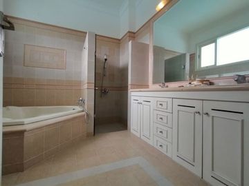 Town House di Cilandak dgn Kolam Renang & Unit Bagus Kondisi Semi Furnished HSE-A0523