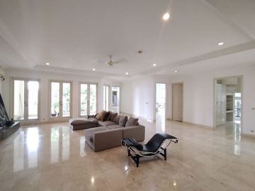 Town House di Cilandak dgn Kolam Renang & Unit Bagus Kondisi Semi Furnished HSE-A0523