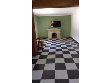 Chalet cinco ambientes.