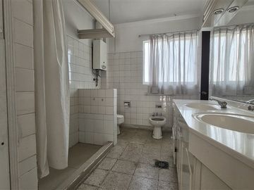 Casa en venta de 5 dorm. en Vitacura