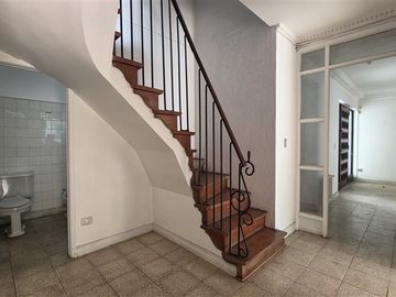 Casa en venta de 5 dorm. en Vitacura