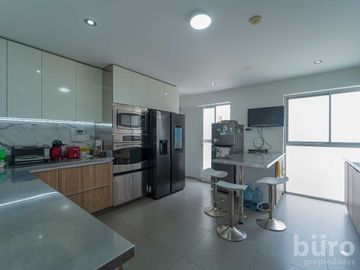 HERMOSO DUPLEX 4 DORMITORIOS EN VENTA FRENTE AL MAR EN MALECON