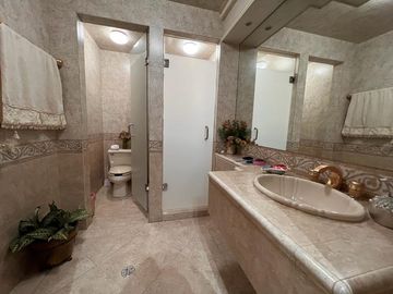 SE VENDE CASA EN Avenida José María Pino Suárez 210, Central Autobuses, Nuevo Centro de Monterrey, Monterrey, Nuevo León, 64018, MEX