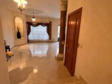 SE VENDE CASA EN Avenida José María Pino Suárez 210, Central Autobuses, Nuevo Centro de Monterrey, Monterrey, Nuevo León, 64018, MEX
