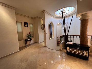 SE VENDE CASA EN Avenida José María Pino Suárez 210, Central Autobuses, Nuevo Centro de Monterrey, Monterrey, Nuevo León, 64018, MEX