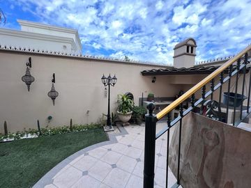 SE VENDE CASA EN Avenida José María Pino Suárez 210, Central Autobuses, Nuevo Centro de Monterrey, Monterrey, Nuevo León, 64018, MEX