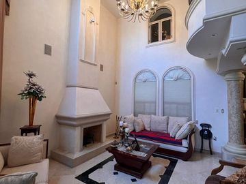 SE VENDE CASA EN Avenida José María Pino Suárez 210, Central Autobuses, Nuevo Centro de Monterrey, Monterrey, Nuevo León, 64018, MEX