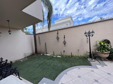 SE VENDE CASA EN Avenida José María Pino Suárez 210, Central Autobuses, Nuevo Centro de Monterrey, Monterrey, Nuevo León, 64018, MEX