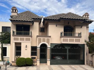 SE VENDE CASA EN Avenida José María Pino Suárez 210, Central Autobuses, Nuevo Centro de Monterrey, Monterrey, Nuevo León, 64018, MEX