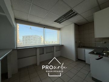Oficina piso completo. 10 estac. Rosario Sur/Metro Manquehue
