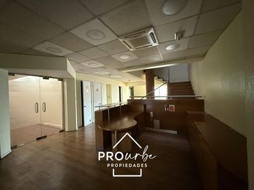 Oficina piso completo. 10 estac. Rosario Sur/Metro Manquehue