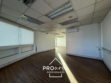 Oficina piso completo. 10 estac. Rosario Sur/Metro Manquehue