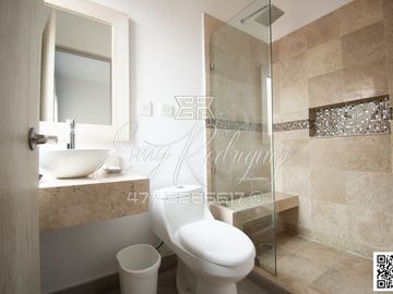 DEPARTAMENTO EN VENTA, SAN MIGUEL DE ALLENDE, FRACC. PRIVADO,  3 REC, 1ER PISO