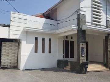 Rumah Raya Rungkut Mejoyo, Strategis Tempat pakir nya luas, Usatn