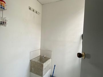casa en venta en tequendama. Cod V16627