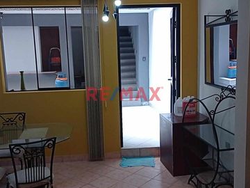 VENDO CASA FRENTE A PARQUE EN SAN JUAN DE MIRAFLORES

En Zona 