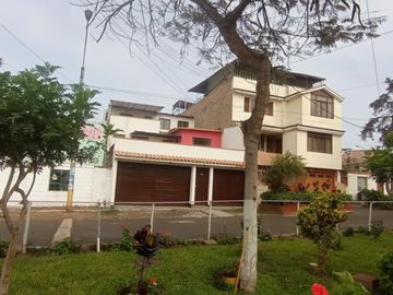 VENDO CASA FRENTE A PARQUE EN SAN JUAN DE MIRAFLORES

En Zona 