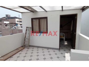 VENDO CASA FRENTE A PARQUE EN SAN JUAN DE MIRAFLORES

En Zona 