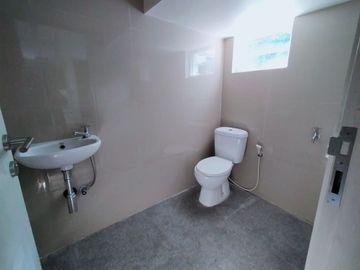 Rumah Area Jl. Besi Jangkang, 2 Lantai Full Furniture