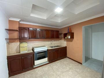 VENDO HERMOSA CASA 2 PLANTAS JUNTO A LA PLAYA DE ATACAMES