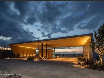 Casa en venta en Corregidora Querétaro. Exclusiva residencia nueva diseño único de autor