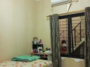 Rumah 2 Lantai Dekat UPJ Bintaro Ciputat Tangsel