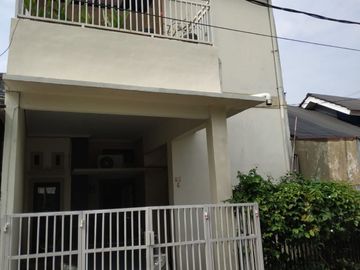 Rumah 2 Lantai Dekat UPJ Bintaro Ciputat Tangsel