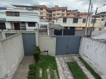 Funcional Casa a la Venta, Sector Condado, 23 de Junio
