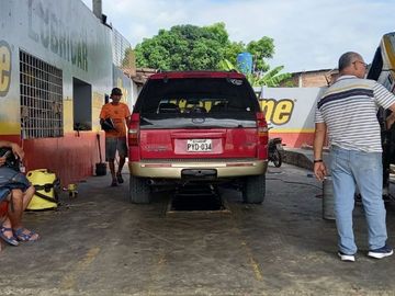 local comercial funcionando de venta en chone