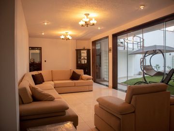 VENDO CASA A UNA CUADRA DE LA PLAYA DE PIMENTEL