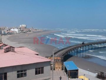 VENDO CASA A UNA CUADRA DE LA PLAYA DE PIMENTEL