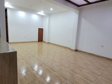 DEPARTAMENTO EN PRIMER PISO EN URBANIZACION LOS SAUCES