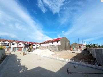 Pre-Selling 2 Storey Townhouse with 2 Bedrooms for sale in Ibabao, Cordova, Cebu