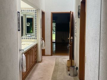 VENDO RESIDENCIA COLONIAL MODERNA EN CUERNAVACA, FRACC CON SEGURIDAD TOTAL
