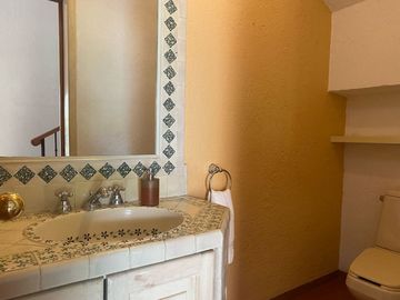 VENDO RESIDENCIA COLONIAL MODERNA EN CUERNAVACA, FRACC CON SEGURIDAD TOTAL