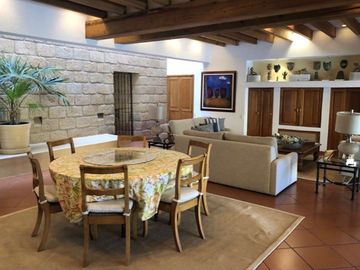 VENDO RESIDENCIA COLONIAL MODERNA EN CUERNAVACA, FRACC CON SEGURIDAD TOTAL