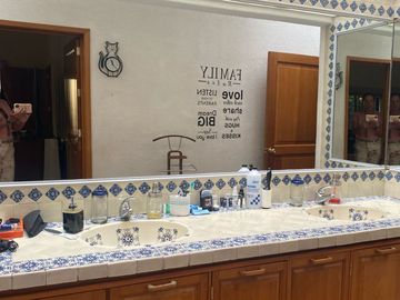 VENDO RESIDENCIA COLONIAL MODERNA EN CUERNAVACA, FRACC CON SEGURIDAD TOTAL
