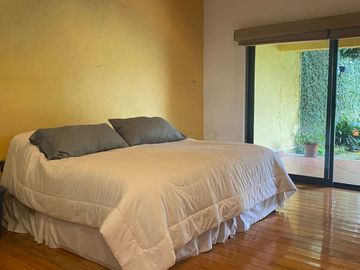 VENDO RESIDENCIA COLONIAL MODERNA EN CUERNAVACA, FRACC CON SEGURIDAD TOTAL