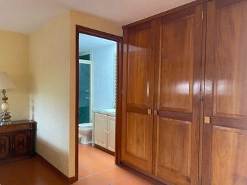VENDO RESIDENCIA COLONIAL MODERNA EN CUERNAVACA, FRACC CON SEGURIDAD TOTAL