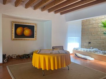 VENDO RESIDENCIA COLONIAL MODERNA EN CUERNAVACA, FRACC CON SEGURIDAD TOTAL
