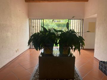VENDO RESIDENCIA COLONIAL MODERNA EN CUERNAVACA, FRACC CON SEGURIDAD TOTAL