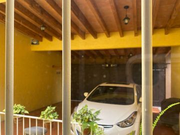 VENDO RESIDENCIA COLONIAL MODERNA EN CUERNAVACA, FRACC CON SEGURIDAD TOTAL