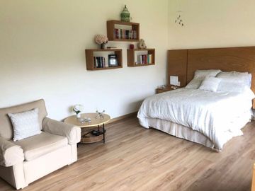 VENDO RESIDENCIA COLONIAL MODERNA EN CUERNAVACA, FRACC CON SEGURIDAD TOTAL