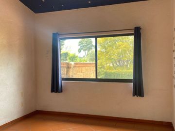 VENDO RESIDENCIA COLONIAL MODERNA EN CUERNAVACA, FRACC CON SEGURIDAD TOTAL