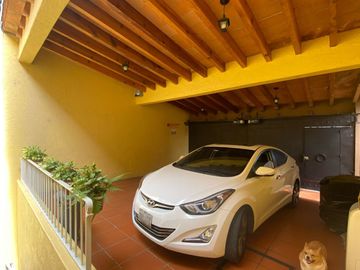 VENDO RESIDENCIA COLONIAL MODERNA EN CUERNAVACA, FRACC CON SEGURIDAD TOTAL