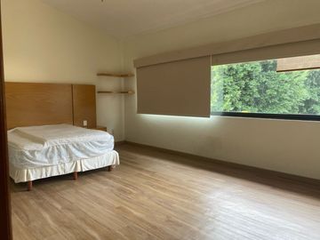 VENDO RESIDENCIA COLONIAL MODERNA EN CUERNAVACA, FRACC CON SEGURIDAD TOTAL